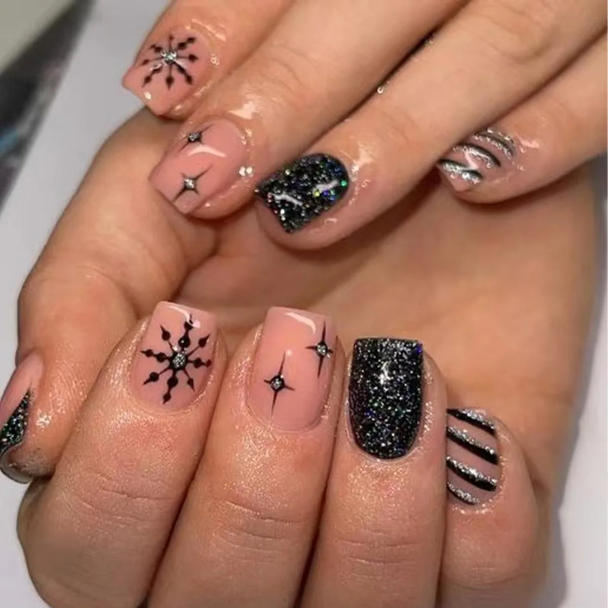 Festive Fantasy Nails™